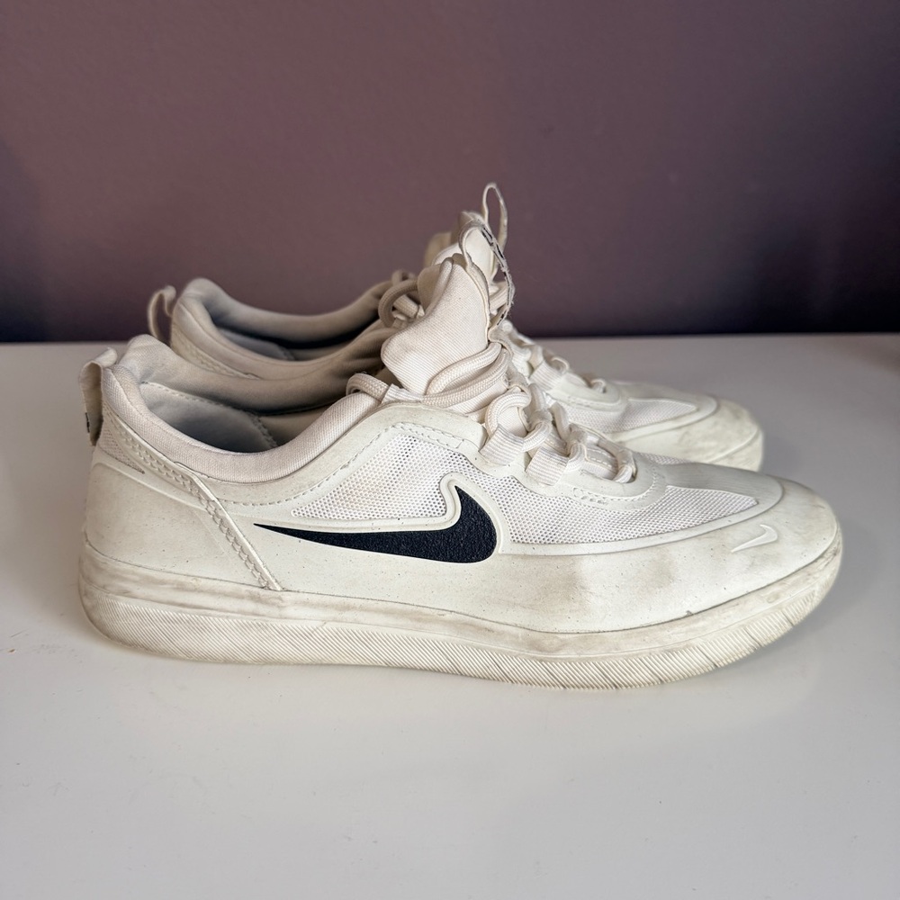 Nike SB Nyjah Free 2 Cream Sneakers with Dark Swoosh